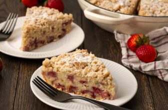 Strawberry Buckle | Cookies and Cups